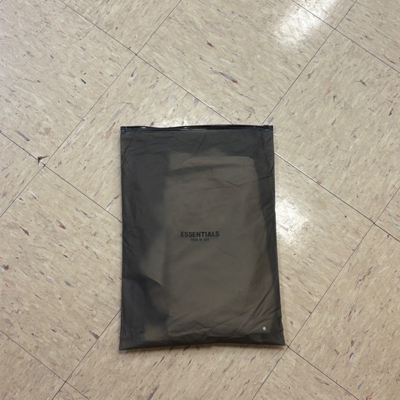 Fear of God Essentials “1977” Tee – Light Oatmeal - Picture 4 of 4